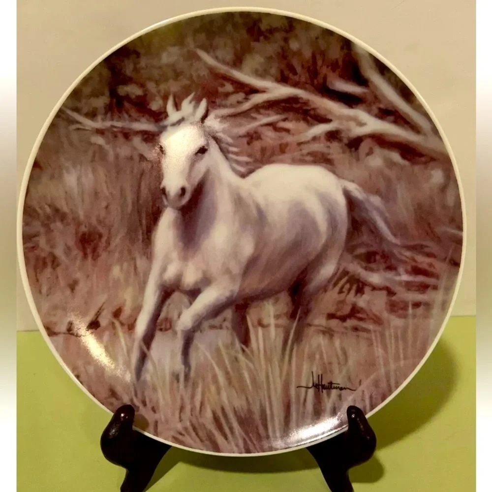 Tone World 2001 Hautman Brothers White Horse Collector Decorative Plate 8 1/2”
